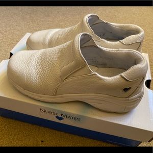 Nurses Mates Dove in white women’s size 6
